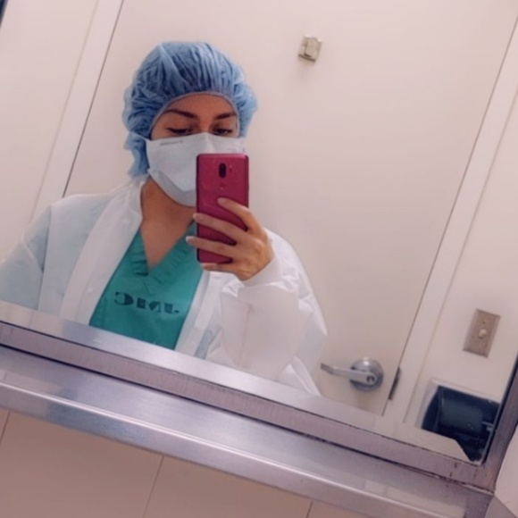 Poshmark profile picture for @neurosurgeon